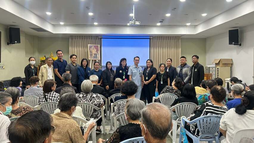 การประชุมชมรมผู้สูงอายุวังทองหลาง และให้ความรู้เรื่องสื่อดิจิทัลแก่ผู้สูงอายุ